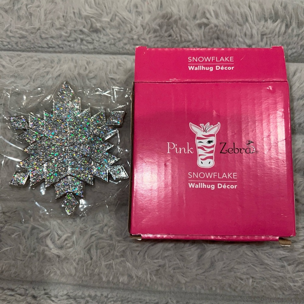 Pink Zebra Glittering Silver Snowflake Wallhug Décor